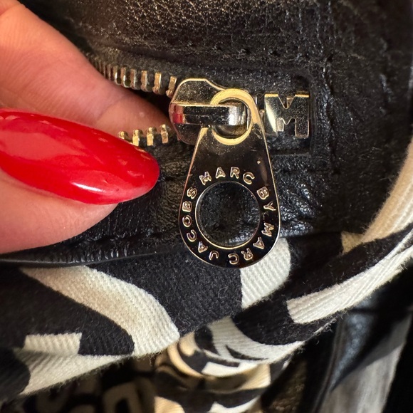 Marc by Marc Jacobs Chic Black Leather Shoulder Bag - Picture 13 of 13